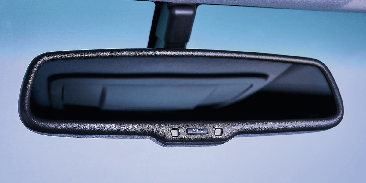 The electrochromic rear view mirror has an auto-dimming function to reduce glare during night-time driving.